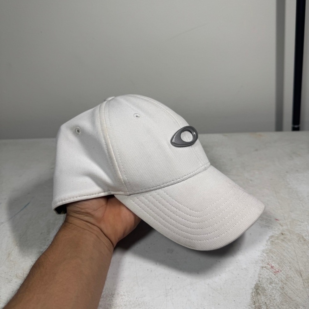 Oakley Mens Classic Low Performance Fit A-Flex Hat White L/XL Baseball Cap